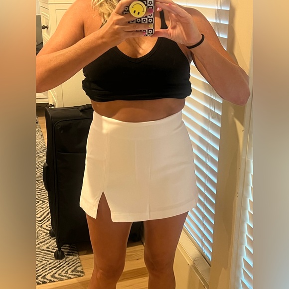 Steve Madden - NWT white skort! Size 2! - Picture 4 of 6